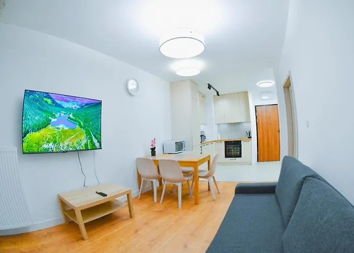 Elegant Two-Room Apartment, Sleeps 4, Near Turon Arena, Balcony ,Air Condition